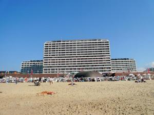 a group of people on a beach with a building at Haus Sylter Welle 9-92a OB in Westerland (Sylt) +7 photos