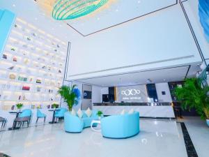 a view of the lobby of the new versace store at Xana Hotelle Jinan Wuanfu Interchange Huafu International Square in Hongjialou