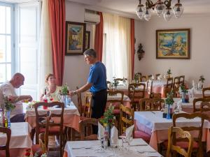 Гости Hostal Sa Baronia