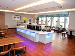 GreenTree Inn Xingta Songjing Street Financial Center tesisinde bir restoran veya yemek mekanı