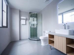 a bathroom with a toilet and a sink and a shower at GreenTree Inn Shangrao Wuyishan Avenue Meide Yinxiang in Shangrao