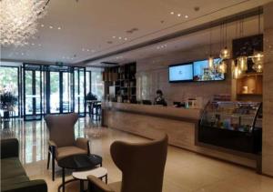 The lobby or reception area at City Comfort Inn Baoding Baobai Shopping Plaza