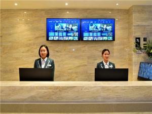 The lobby or reception area at City Comfort Inn Kunming Flower City Midea Shuncheng Mansion