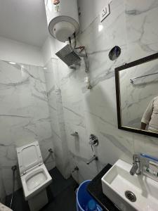 Koupelna v ubytování HOTEL DEVA INN