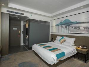 Кровать или кровати в номере VX Hotel Shangrao High-Speed Railway Station