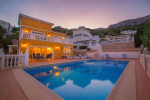Basen w obiekcie Villa Helios - PlusHolidays lub w pobliżu