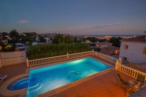 Basen w obiekcie Villa Helios - PlusHolidays lub w pobliżu