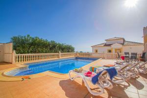 Basen w obiekcie Villa Helios - PlusHolidays lub w pobliżu