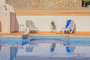 Basen w obiekcie Villa Helios - PlusHolidays lub w pobliżu