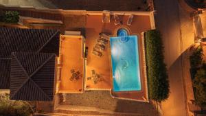 Basen w obiekcie Villa Helios - PlusHolidays lub w pobliżu