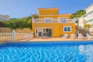 Basen w obiekcie Villa Helios - PlusHolidays lub w pobliżu