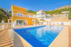 Basen w obiekcie Villa Helios - PlusHolidays lub w pobliżu
