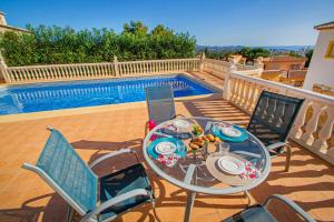 Basen w obiekcie Villa Helios - PlusHolidays lub w pobliżu