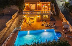 Basen w obiekcie Villa Helios - PlusHolidays lub w pobliżu