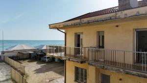 an apartment building with a view of the ocean at Trilocale centro Marcelli fronte mare - M223 in Marcelli