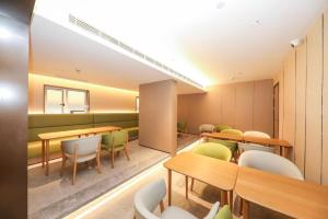 Gallery image of Ji Hotel Shanghai Renming Guangchang Weihai Road in Shanghai