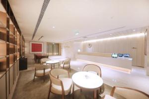 Khu vực lounge/bar tại JI Hotel Lanzhou Oriental Red Square