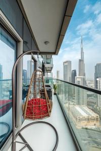Balkón nebo terasa v ubytování ALiving Luxe 2BR with Burj Khalifa view Infinity Pool Midtown-4704