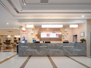 a lobby of a hospital with a reception counter at GreenTree Inn Jiangsu Yancheng High-Tech Pioneer Park in Yancheng