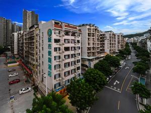 an overhead view of a city street with buildings at City Comfort Inn Wuzhou Sun Plaza Wanda in Wuzhou