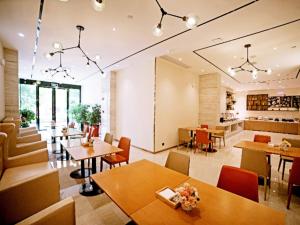 Un restaurant sau alt loc unde se poate mânca la City Comfort Inn Ezhou Huahu Airport High-speed Railway Station