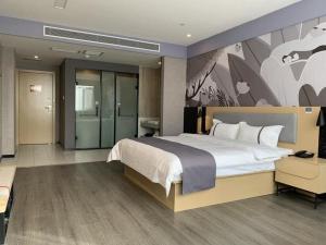 a bedroom with a large bed and a large wall at Thank Inn Ningxia Yinchuan Helan County Ningxia Jiaotong School in Yinchuan