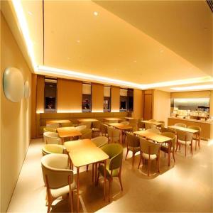 Reštaurácia alebo iné gastronomické zariadenie v ubytovaní Ji Hotel Jinan Yaoqiang Airport Bonded Zone