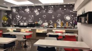 Restavracija oz. druge možnosti za prehrano v nastanitvi Hanting Premium Hotel Taiyuan Shimao