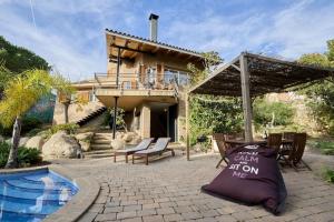 Casa con patio y piscina en SeaHomes Vacations - VILLA ROYER, en Tordera