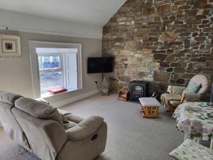 Sjónvarps- og/eða afþreyingartæki á Charming 2-Bed Apartment in Donegal Town Centre