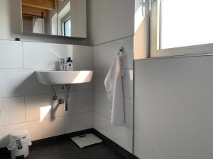 Φωτογραφία από το άλμπουμ του A cozy room in a modern House στο Πότσνταμ