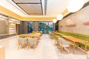 JI Hotel Zhangjiajie Tianmen Mountain 레스토랑 또는 맛집