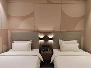 Cama ou camas em um quarto em Hanting Hotel Xingtai Linxi County Zhujiang Dong Road