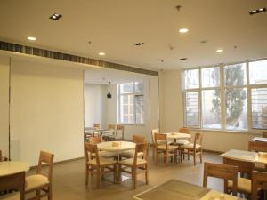 ห้องอาหารหรือที่รับประทานอาหารของ Hanting Hotel Tongliao Hexi Chuangye Avenue