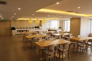 Restavracija oz. druge možnosti za prehrano v nastanitvi Ji Hotel Harbin Zhongyang Da Street Suofeiya