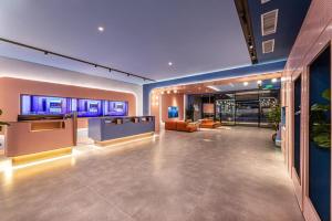 Lobby o reception area sa Hanting Hotel Suzhou Guanqian Street Center