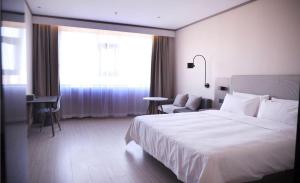 En eller flere senger på et rom på Hanting Hotel Linfen Hongdong Times Square