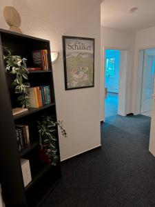 Knihovna v apartmánu