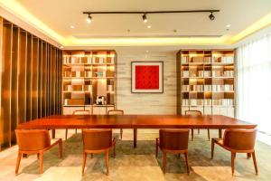 The lounge or bar area at Ji Hotel Nantong Dongjing International
