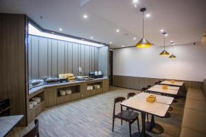 Restoran ili drugo mesto za obedovanje u objektu Hanting Hotel Hangzhou Qiantang River Bridge