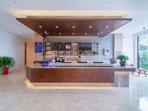 Lobbyen eller receptionen på Hanting Premium Hotel Youjia Wuhan Etouwan Metro Station