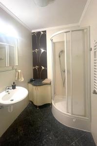 Koupelna v ubytování Club218 Holiday Apartman Siófok