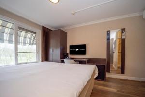 TV a/nebo společenská místnost v ubytování Fletcher Hotel-Restaurant Arneville-Middelburg