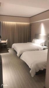 Säng eller sängar i ett rum på Hanting Hotel Zibo Railway Station