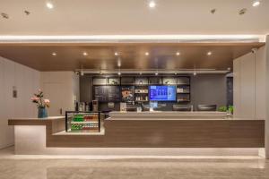 Lobby o reception area sa Hanting Premium Hotel Qingdao Taidong Metro Station