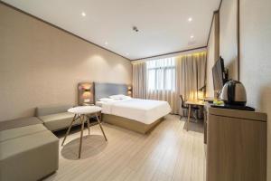 a hotel room with a bed and a television at Hanting Hotel Shanghai Qingpu Caoying Road Metro Station in Qingpu