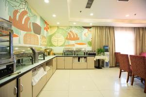 Kjøkken eller kjøkkenkrok på Hanting Hotel Luoyang Municipal Government
