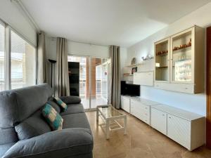 A kitchen or kitchenette at COSTA DAURADA APARTAMENTS CENTER