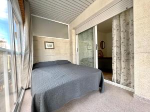 A bed or beds in a room at COSTA DAURADA APARTAMENTS CENTER