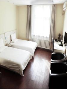 מיטה או מיטות בחדר ב-Hanting Hotel Shenyang Nanta Shoe Market